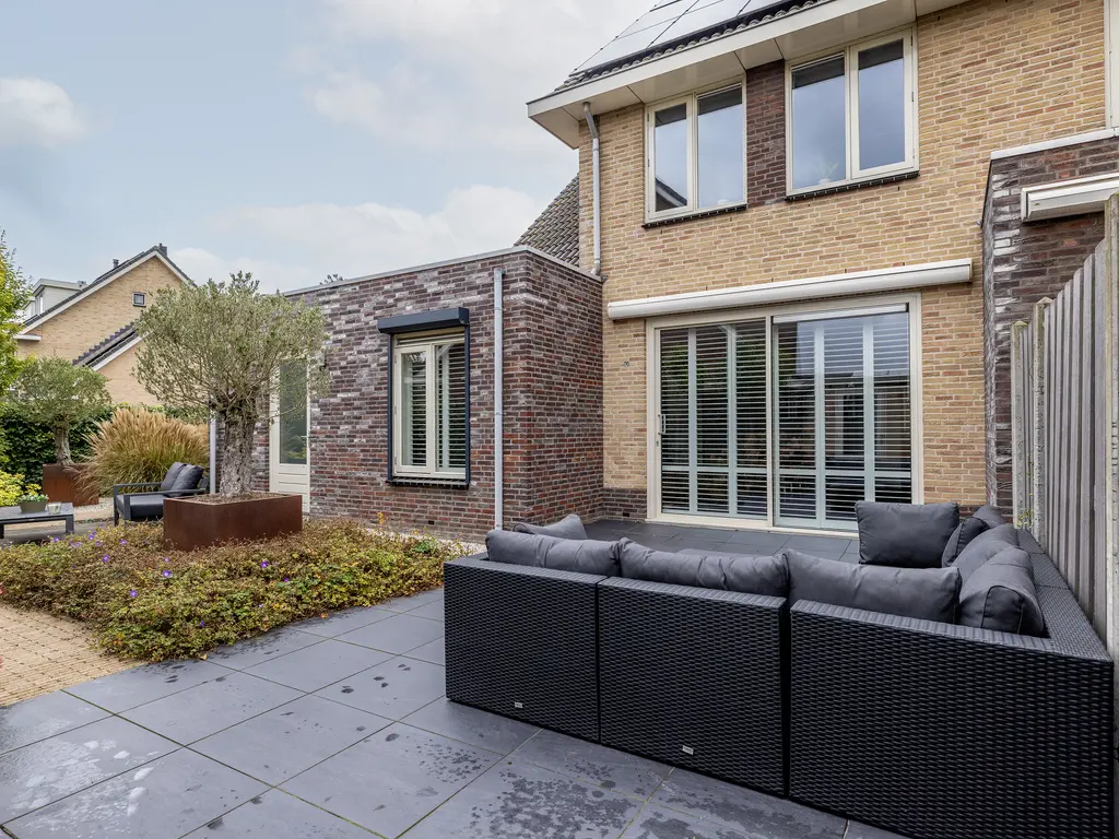 Taxushout 12, BARENDRECHT