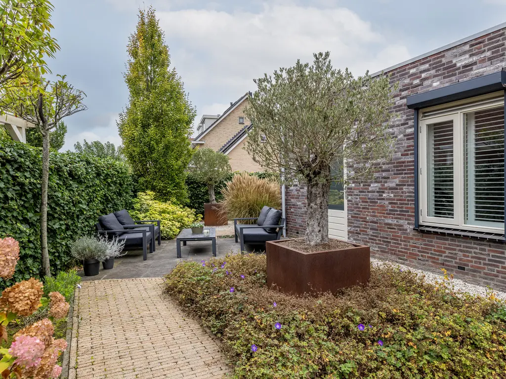 Taxushout 12, BARENDRECHT