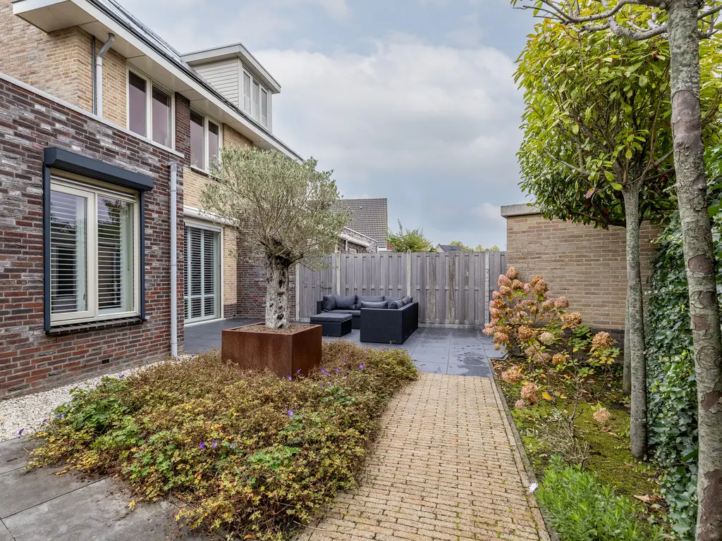 Taxushout 12, BARENDRECHT