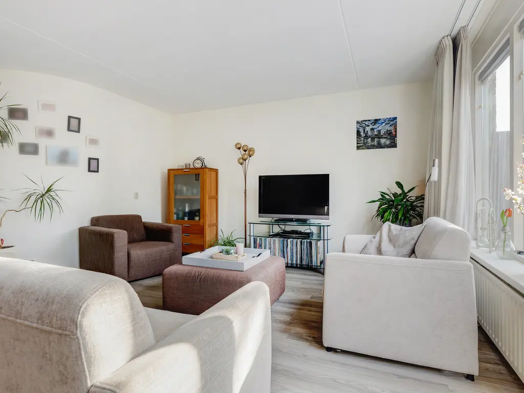 Serenadelaan 8, BARENDRECHT