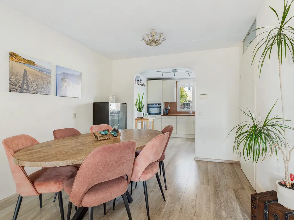 Serenadelaan 8, BARENDRECHT