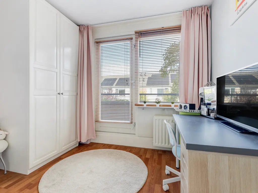 Serenadelaan 8, BARENDRECHT