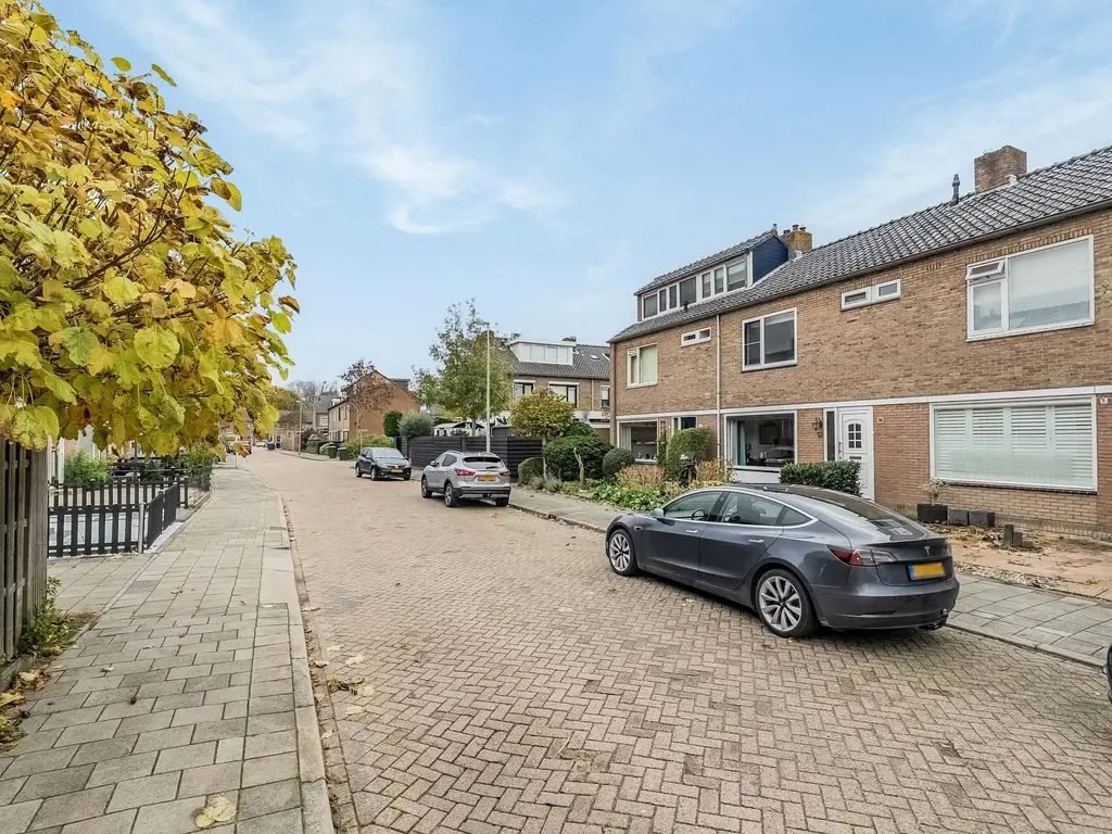 De Zeeg 38, BARENDRECHT