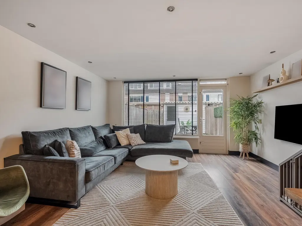 Mazurkastraat 30, BARENDRECHT