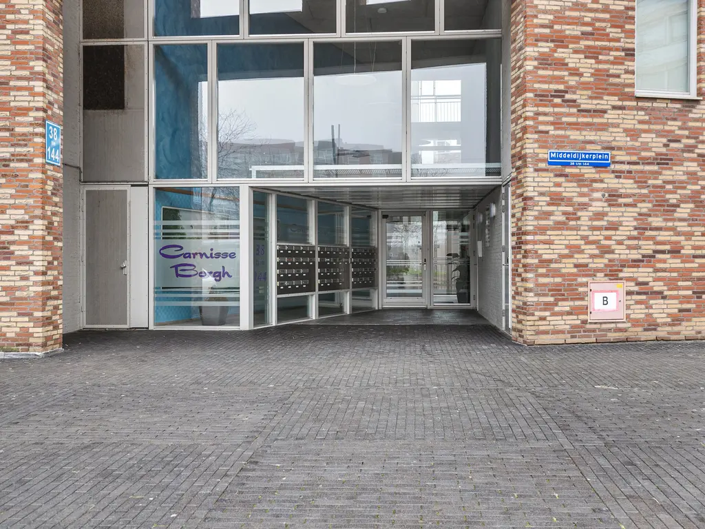 Middeldijkerplein 136, BARENDRECHT