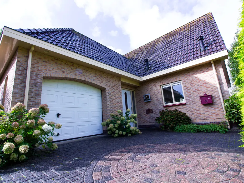 Schoutsland 11, Andijk