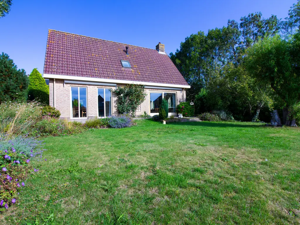 Schoutsland 11, Andijk