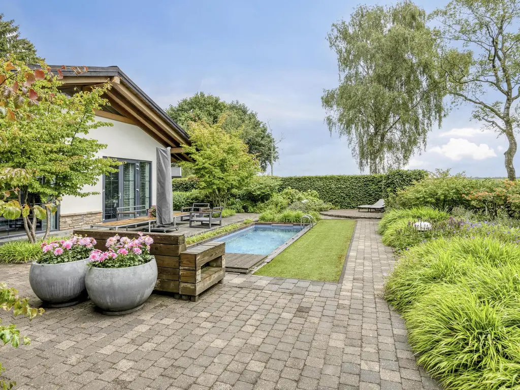 De Stille Wille 316, OOST WEST EN MIDDELBEERS