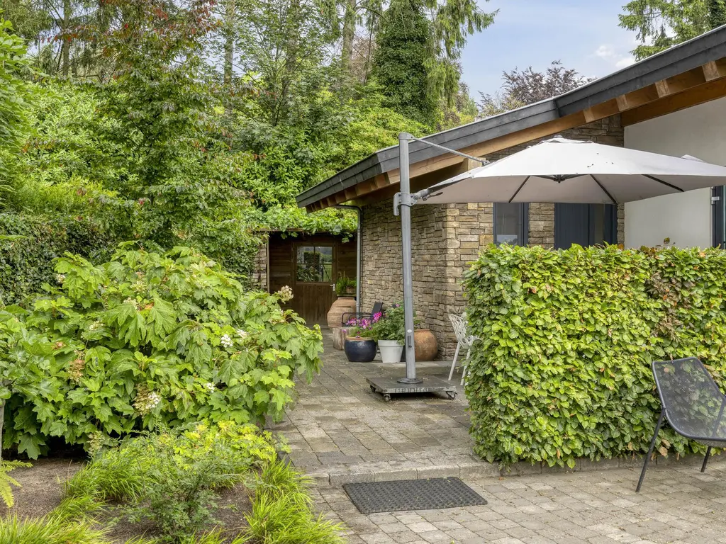 De Stille Wille 316, OOST WEST EN MIDDELBEERS