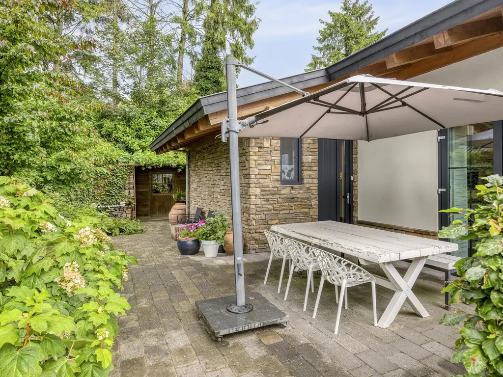 De Stille Wille 316, OOST WEST EN MIDDELBEERS