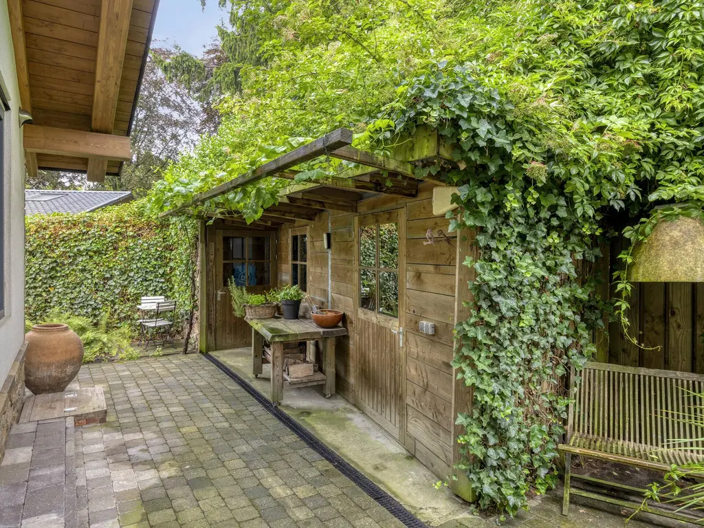 De Stille Wille 316, OOST WEST EN MIDDELBEERS