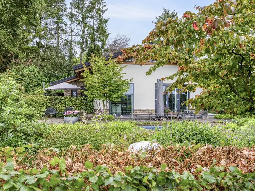 De Stille Wille 316, OOST WEST EN MIDDELBEERS