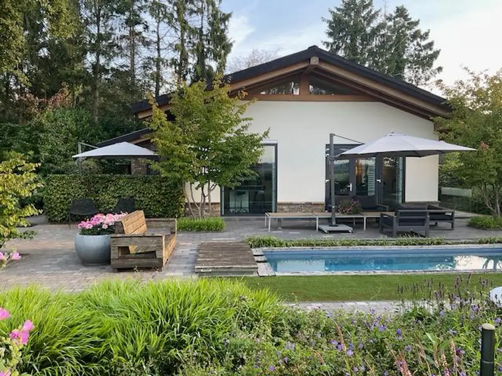 De Stille Wille 316, OOST WEST EN MIDDELBEERS