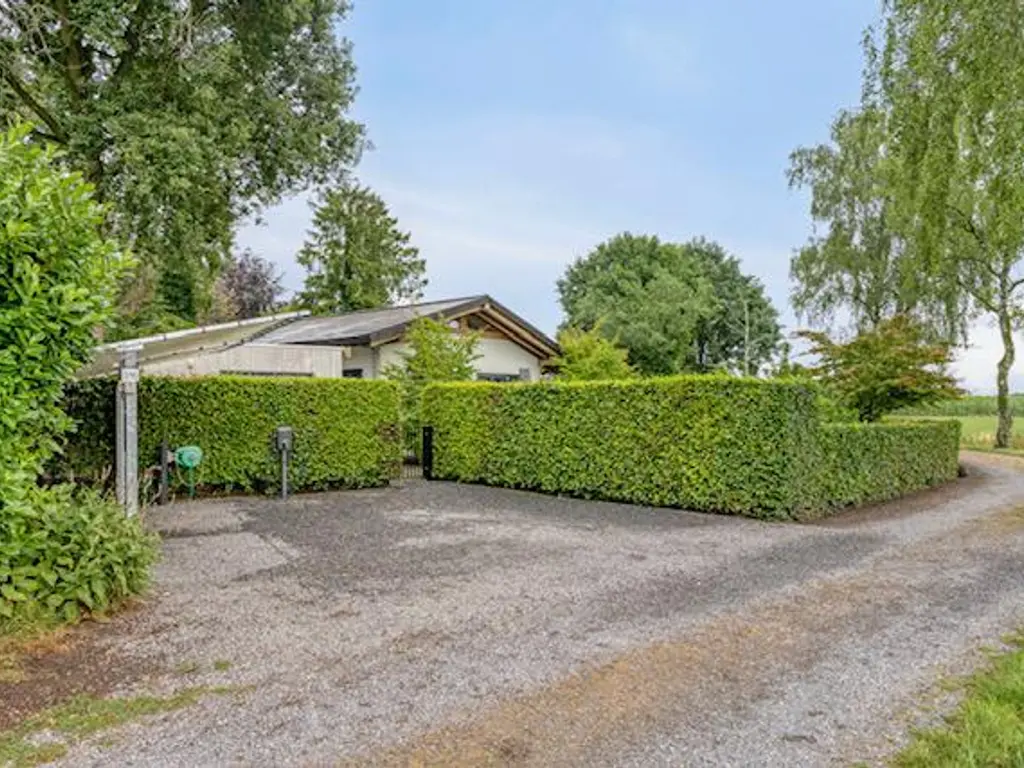 De Stille Wille 316, OOST WEST EN MIDDELBEERS