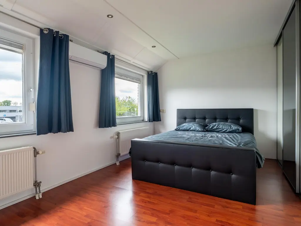 Nijkampvaart 142, 'S-GRAVENHAGE