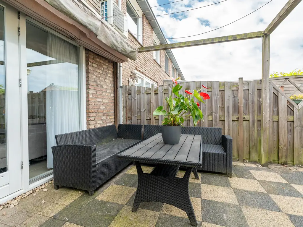 Nijkampvaart 142, 'S-GRAVENHAGE