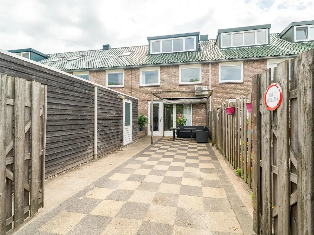 Nijkampvaart 142, 'S-GRAVENHAGE