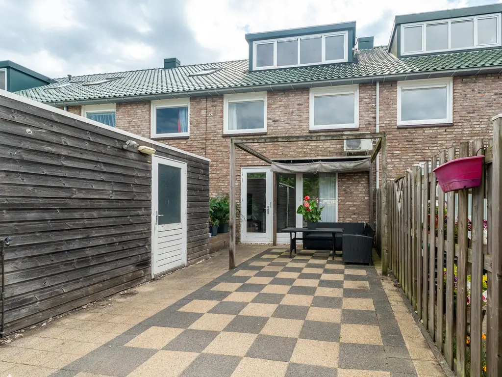 Nijkampvaart 142, 'S-GRAVENHAGE