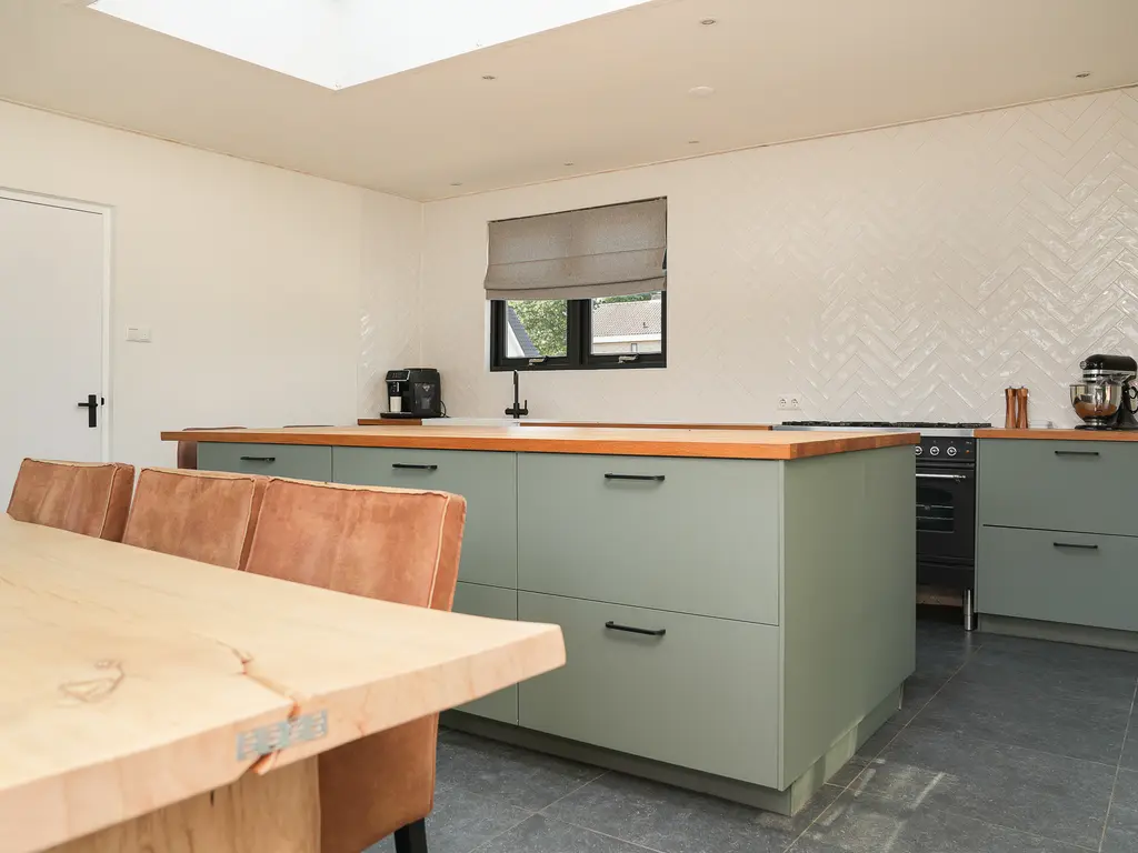 Burgemeester van Suchtelenstraat 17, BEUNINGEN GLD