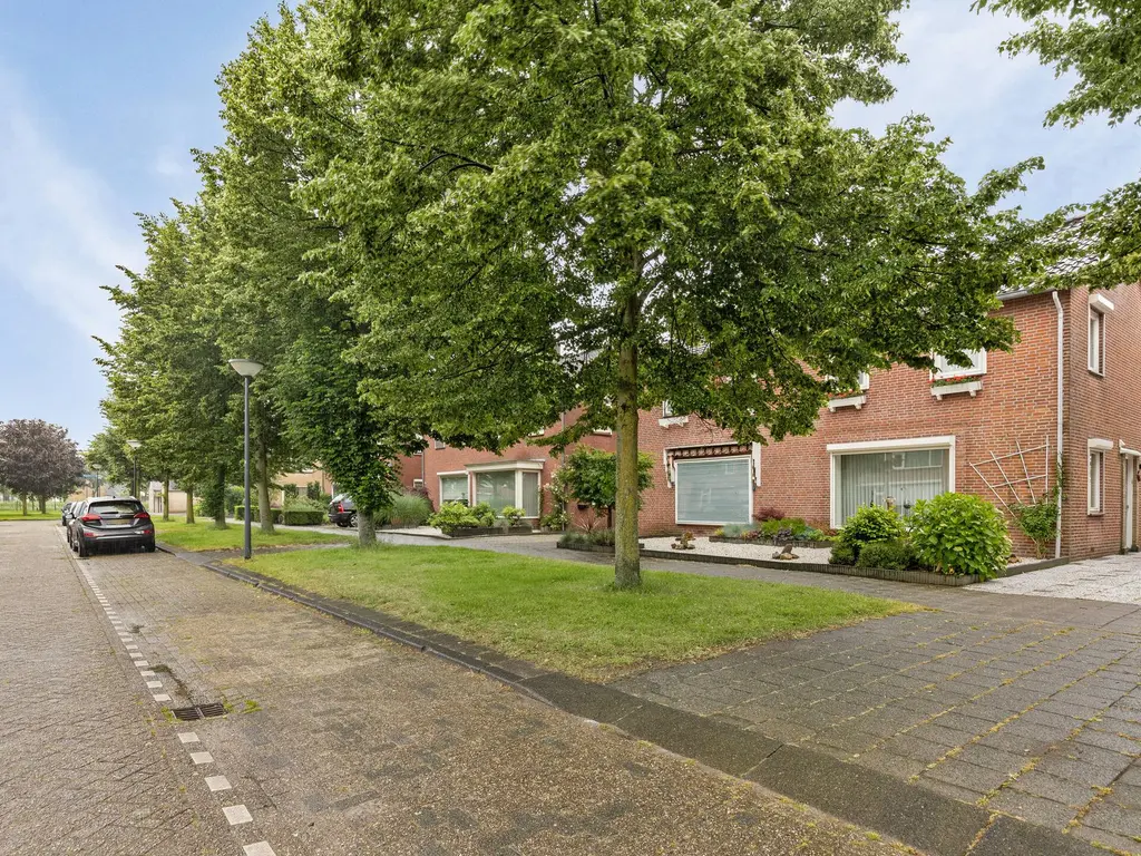 Kamillestraat 11, WAALWIJK