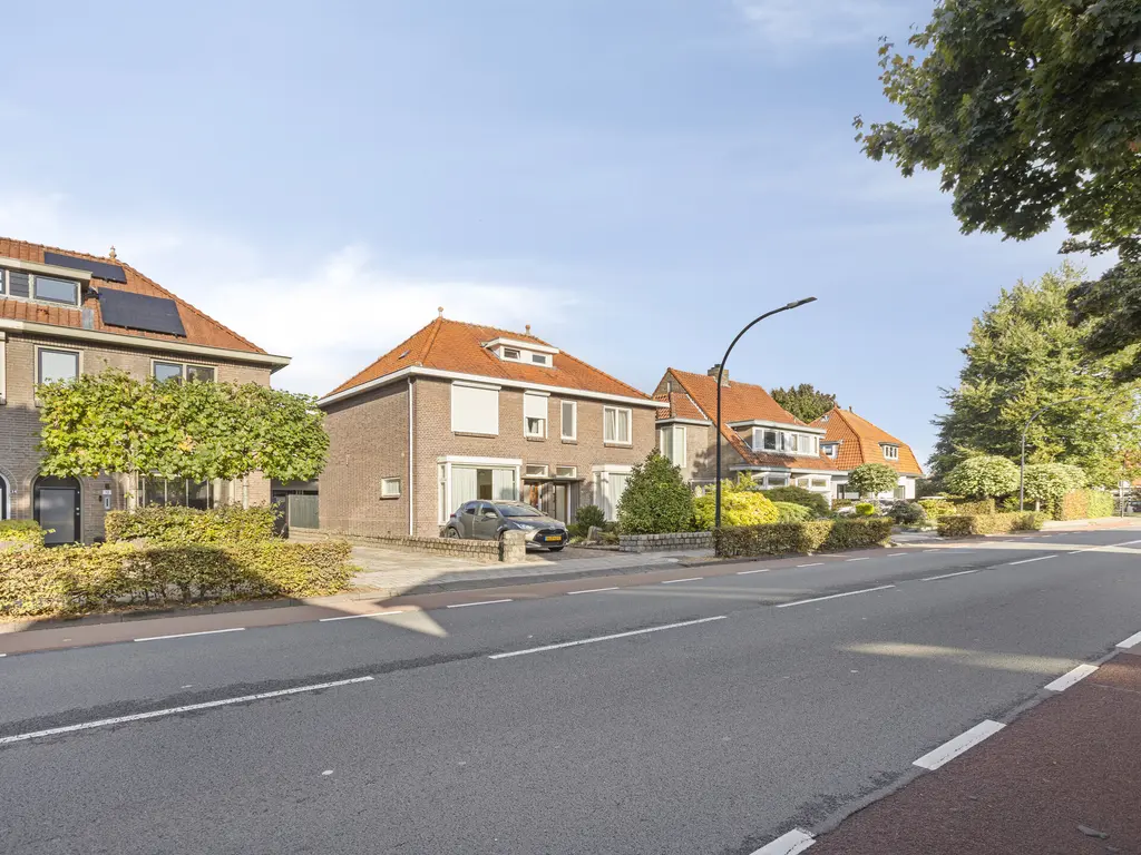 Burgemeester Smeelelaan 12, WAALWIJK