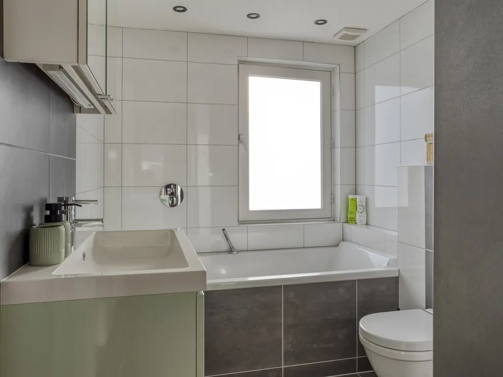 Burgemeester Smeelelaan 12, WAALWIJK