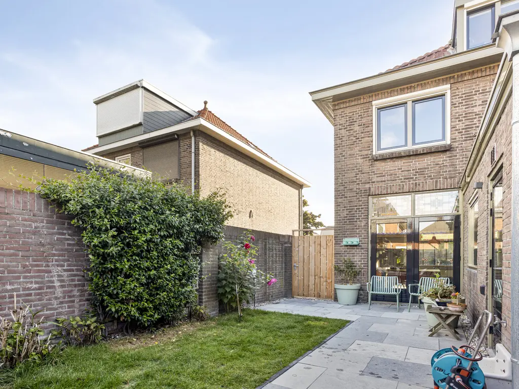 Burgemeester Smeelelaan 12, WAALWIJK