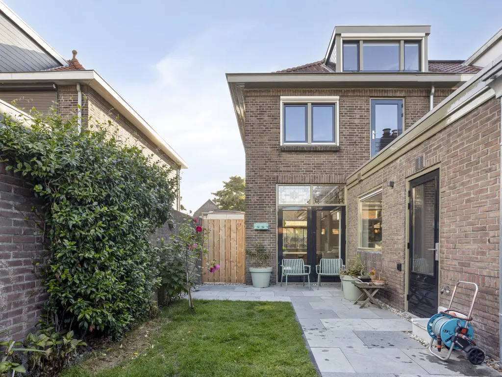 Burgemeester Smeelelaan 12, WAALWIJK