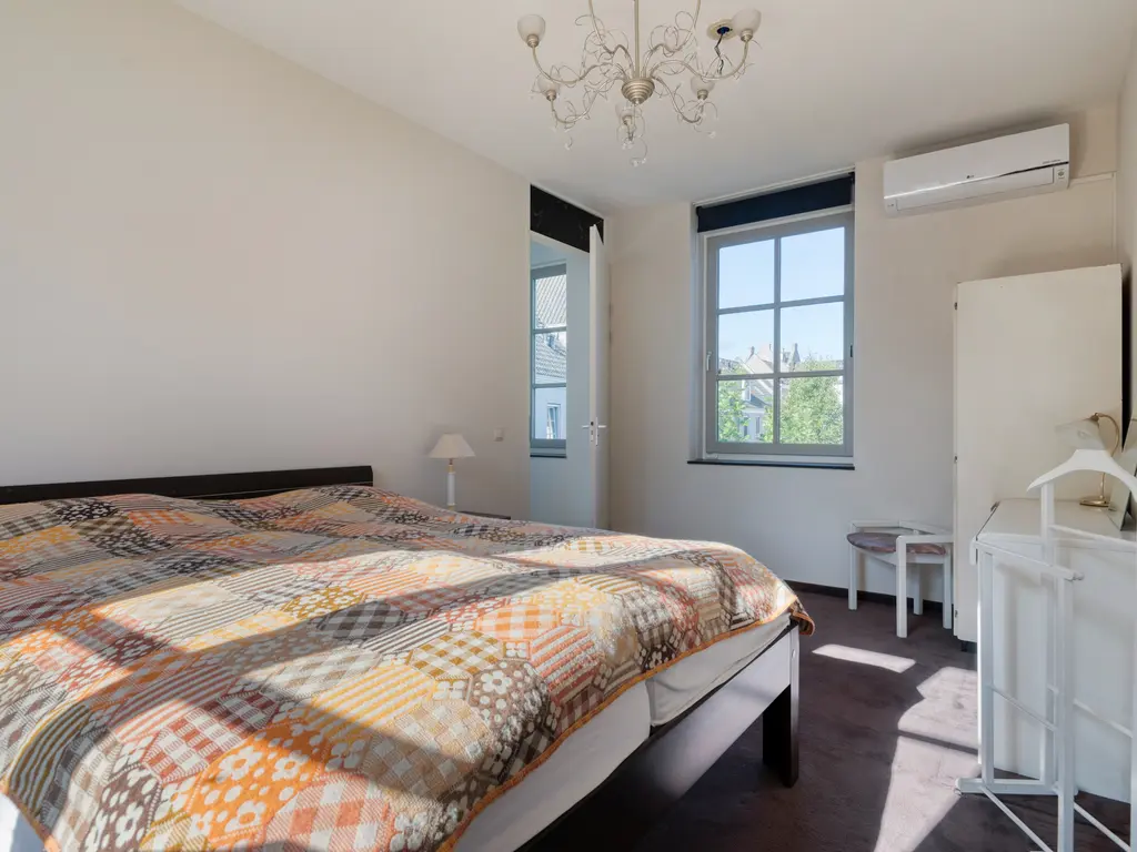 Koolstraat 24, HELMOND