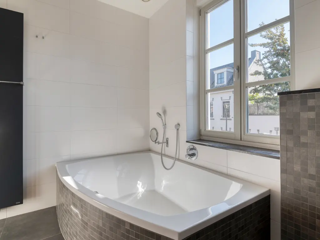 Koolstraat 24, HELMOND