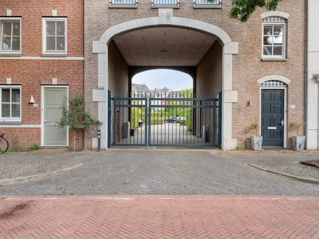 Koolstraat 24, HELMOND