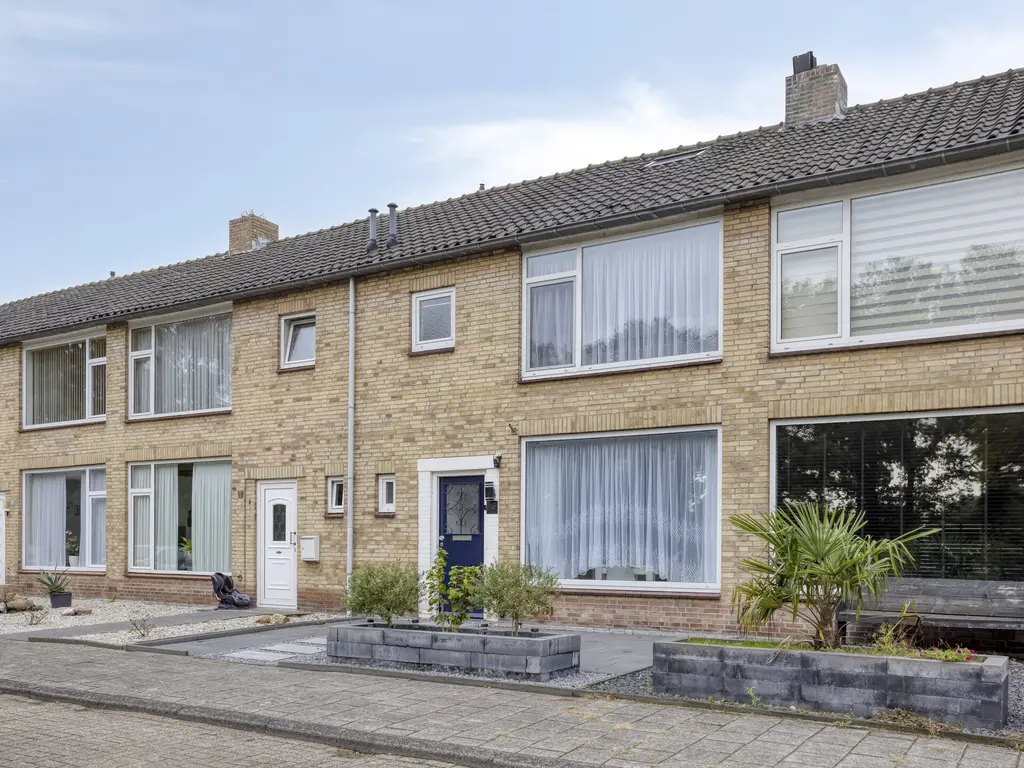 Hazelaarstraat 16, WAALWIJK