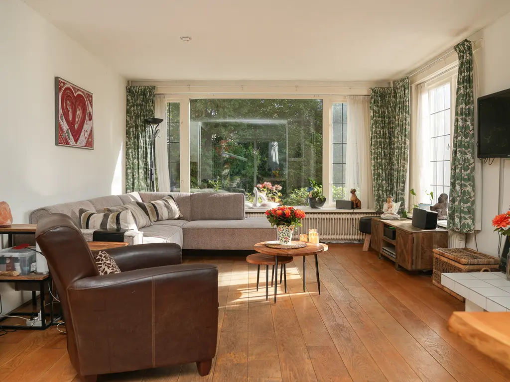 Juliana van Stolberglaan 26, NAARDEN