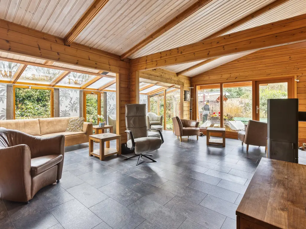 De Stille Wille 274, OOST WEST EN MIDDELBEERS