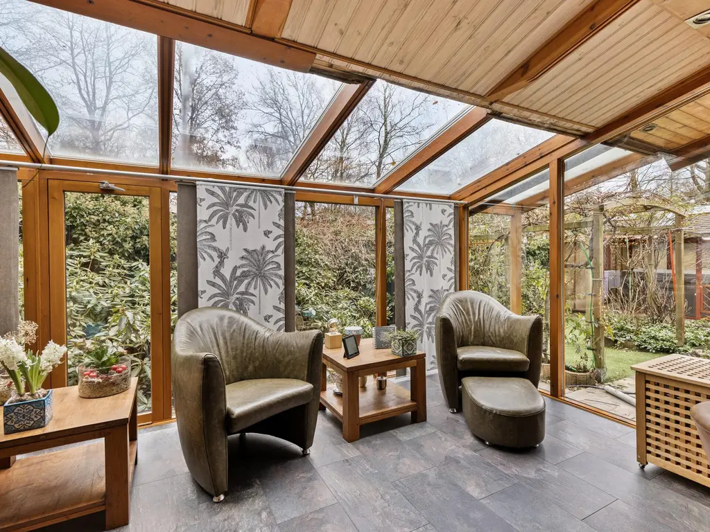 De Stille Wille 274, OOST WEST EN MIDDELBEERS