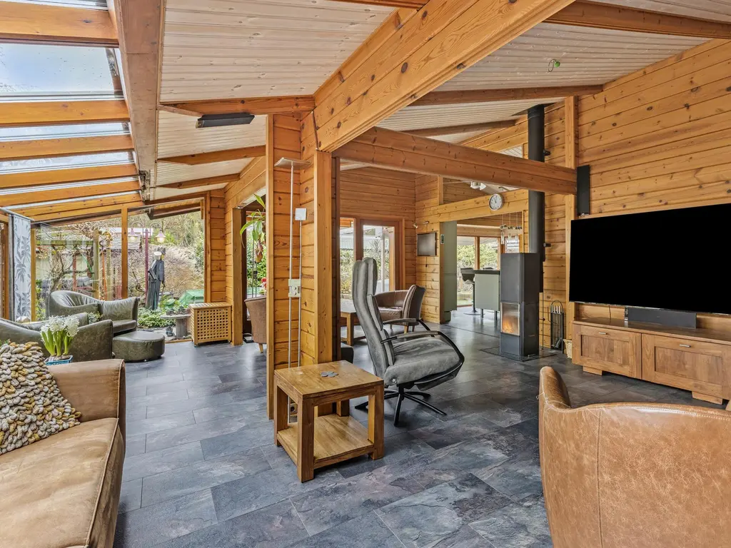 De Stille Wille 274, OOST WEST EN MIDDELBEERS