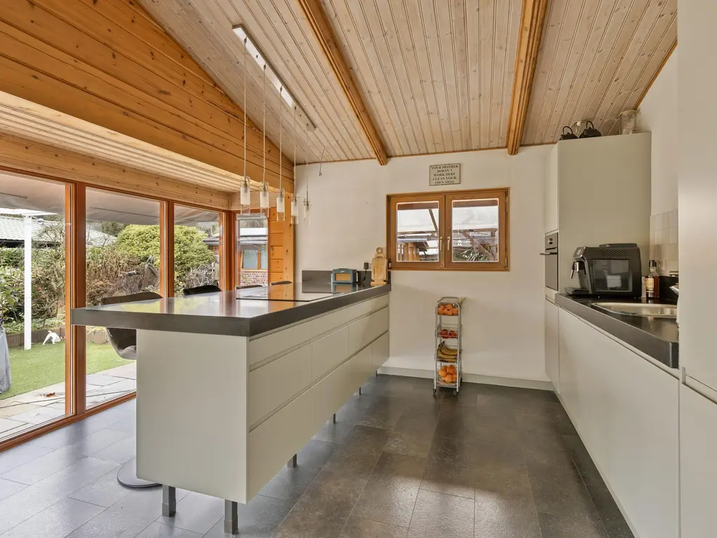 De Stille Wille 274, OOST WEST EN MIDDELBEERS