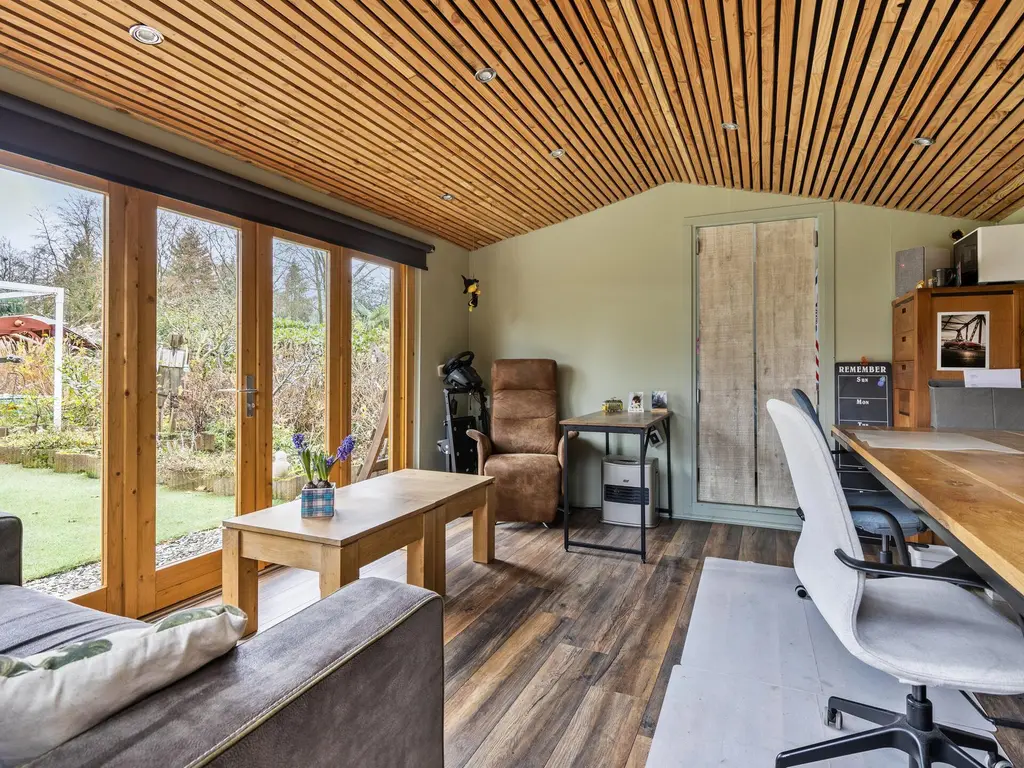 De Stille Wille 274, OOST WEST EN MIDDELBEERS