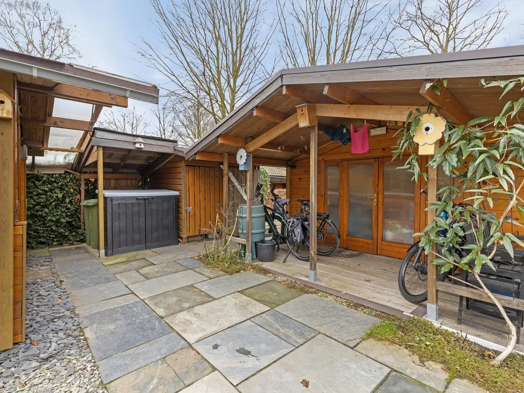 De Stille Wille 274, OOST WEST EN MIDDELBEERS