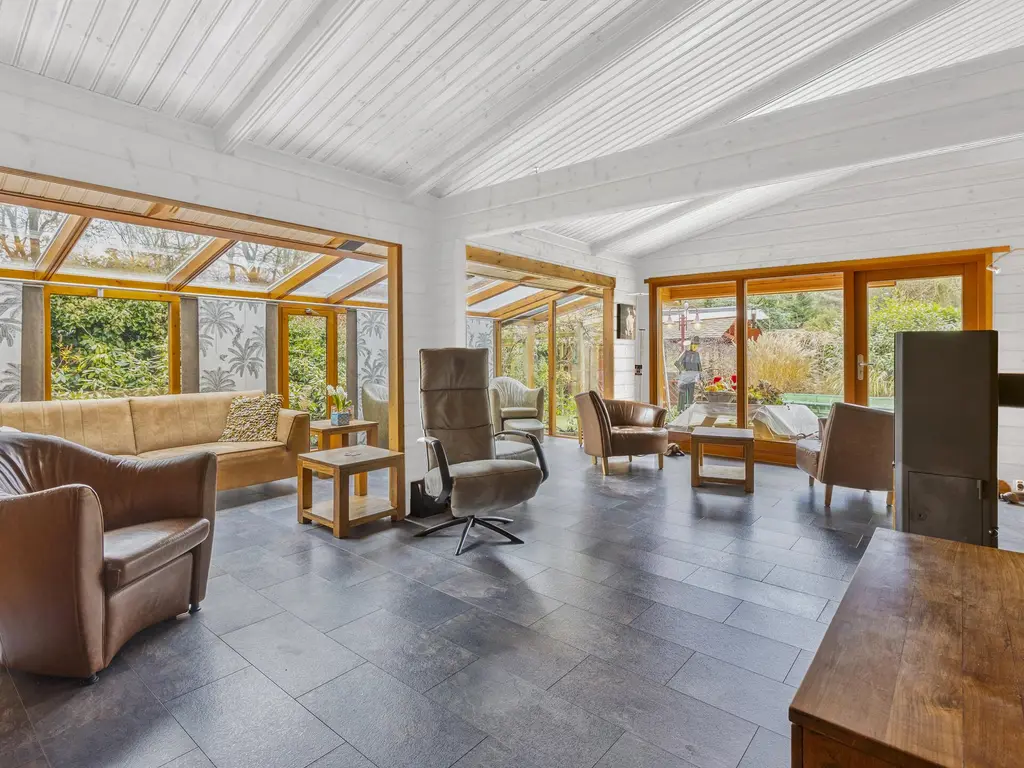 De Stille Wille 274, OOST WEST EN MIDDELBEERS