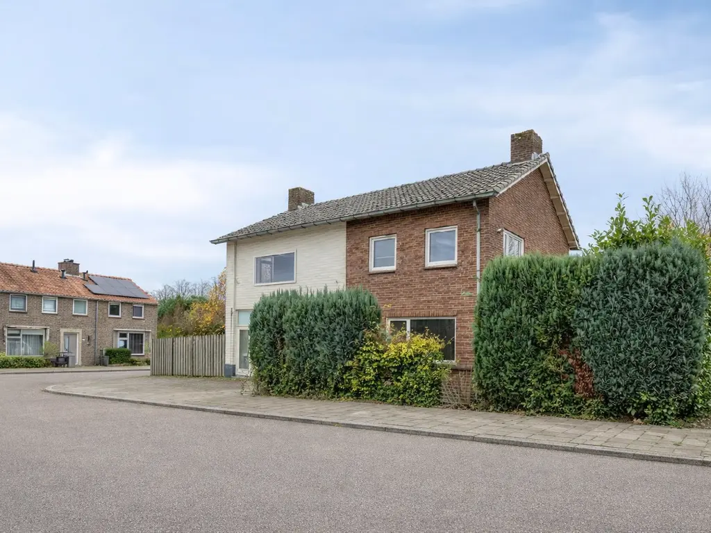 van Nispenstraat 98, GROESBEEK