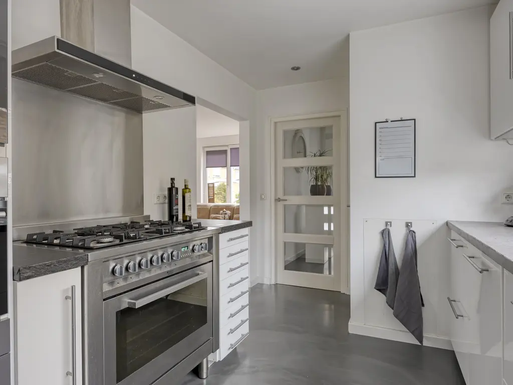 Seringenhof 28, WAALWIJK