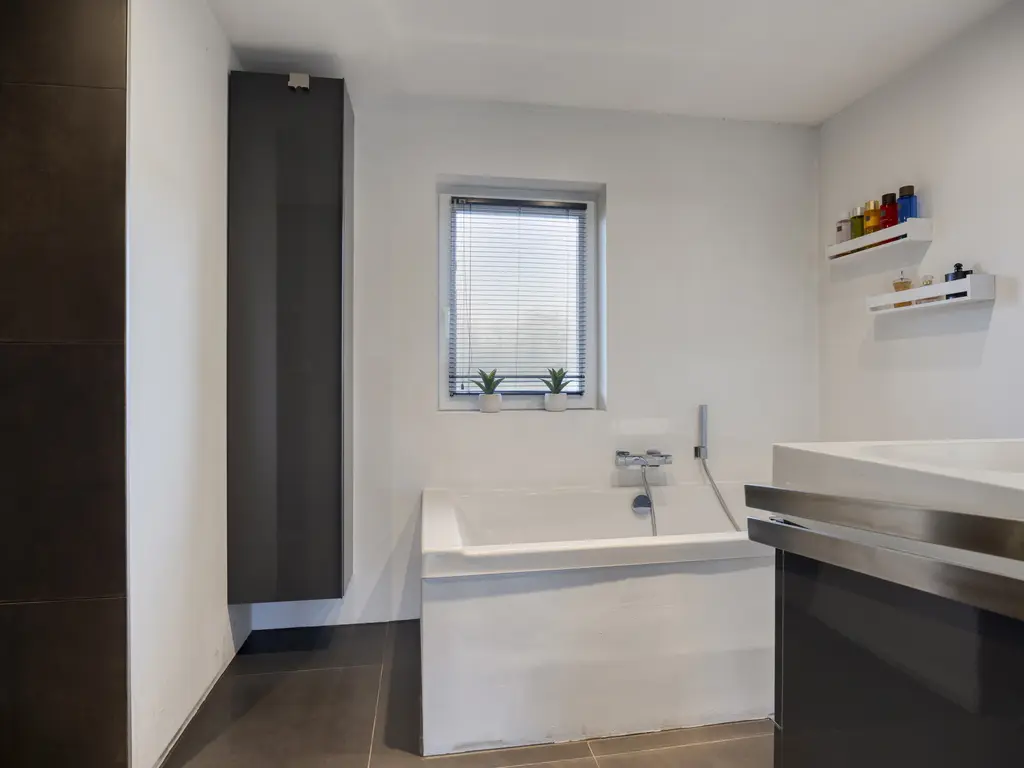 Seringenhof 28, WAALWIJK