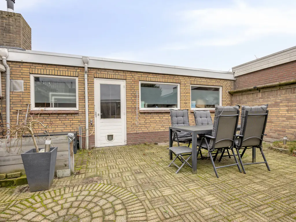 Seringenhof 28, WAALWIJK