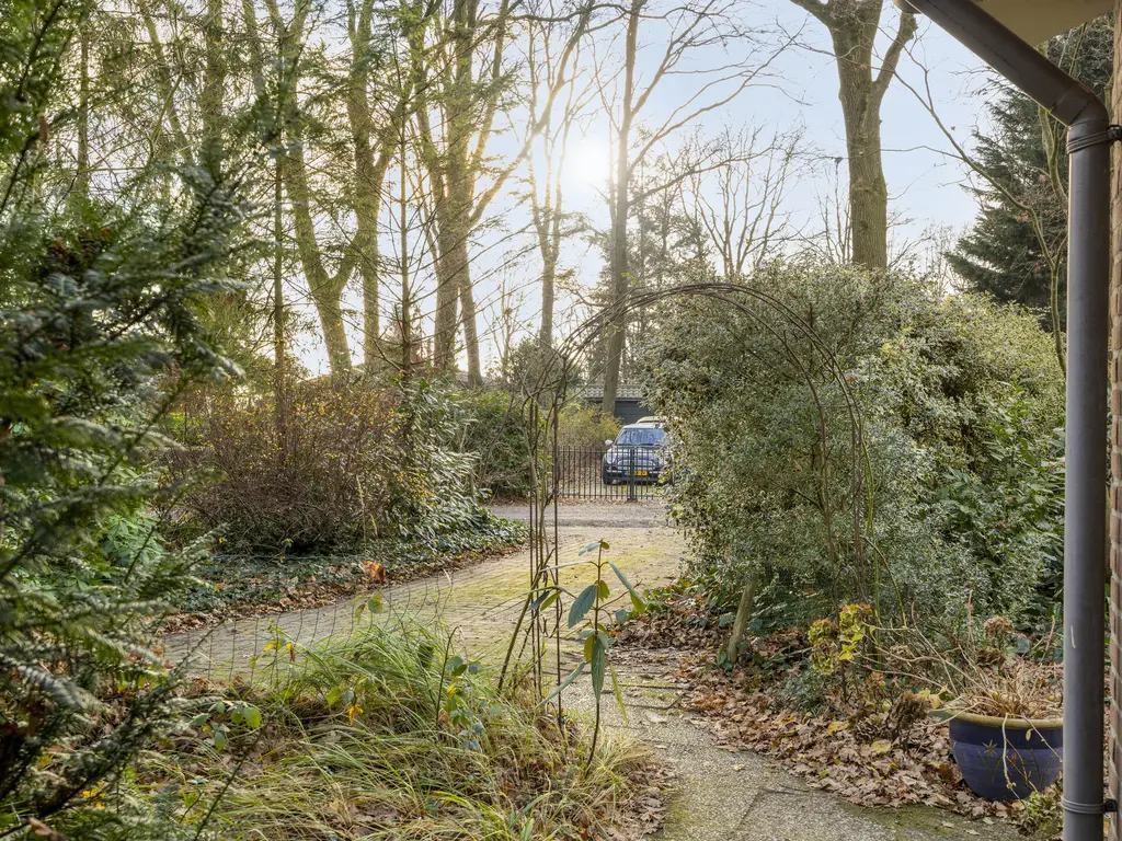 De Stille Wille 146, OOST WEST EN MIDDELBEERS