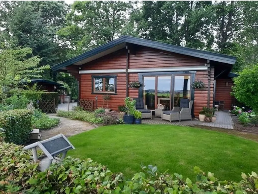 De Stille Wille 323, OOST WEST EN MIDDELBEERS