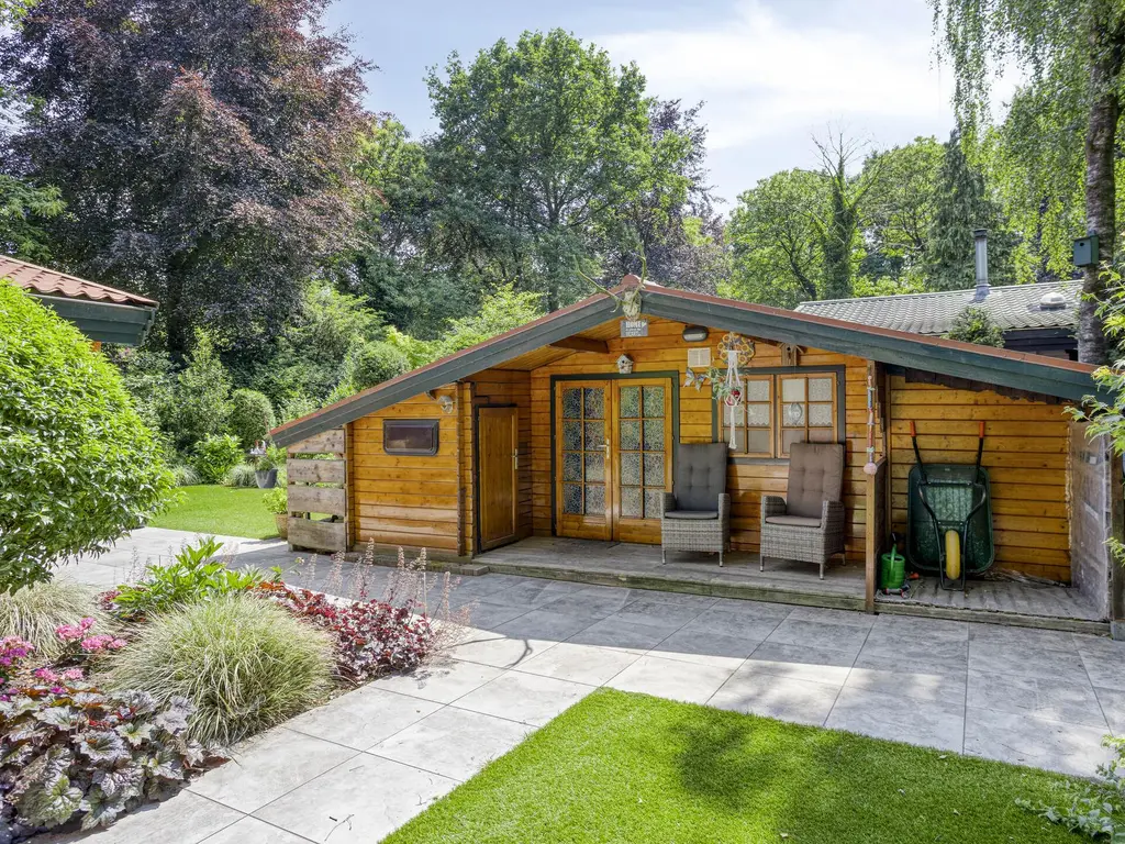 De Stille Wille 278, OOST WEST EN MIDDELBEERS