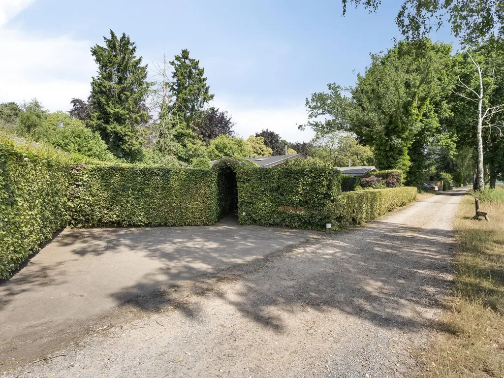 De Stille Wille 317, OOST WEST EN MIDDELBEERS