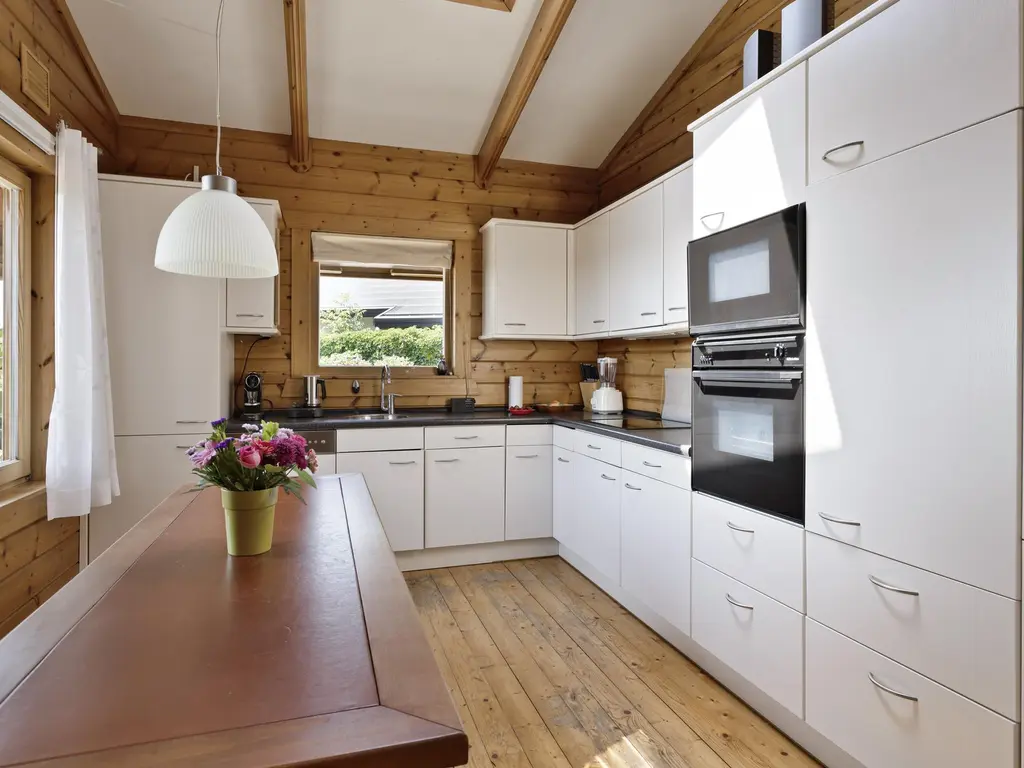 De Stille Wille 317, OOST WEST EN MIDDELBEERS