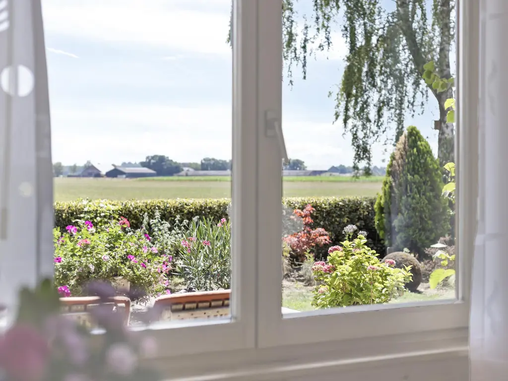 De Stille Wille 317, OOST WEST EN MIDDELBEERS